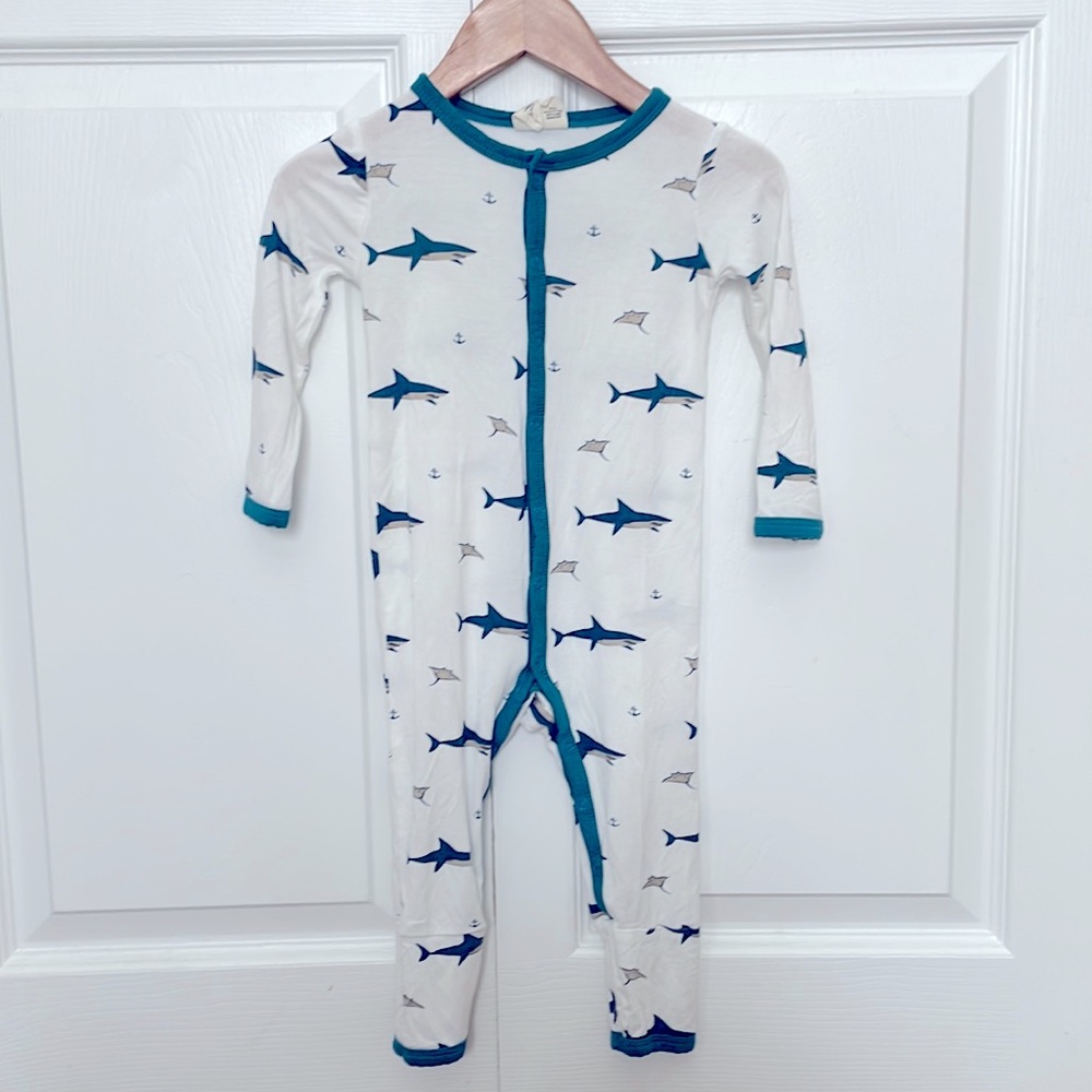 - 🦈 Kyte Baby button long sleeve romper in Deep Sea.